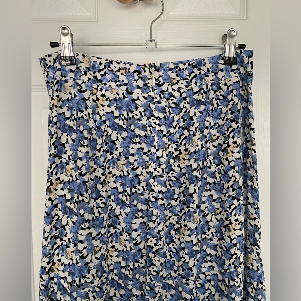 NWOT West of Melrose Tilly’s Blue Ditsy Floral Midi Skirt size small - Picture 6 of 16